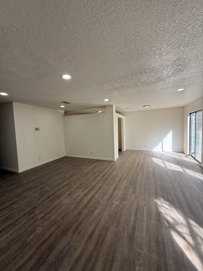 Building Photo - 5408 Jasons Way NE