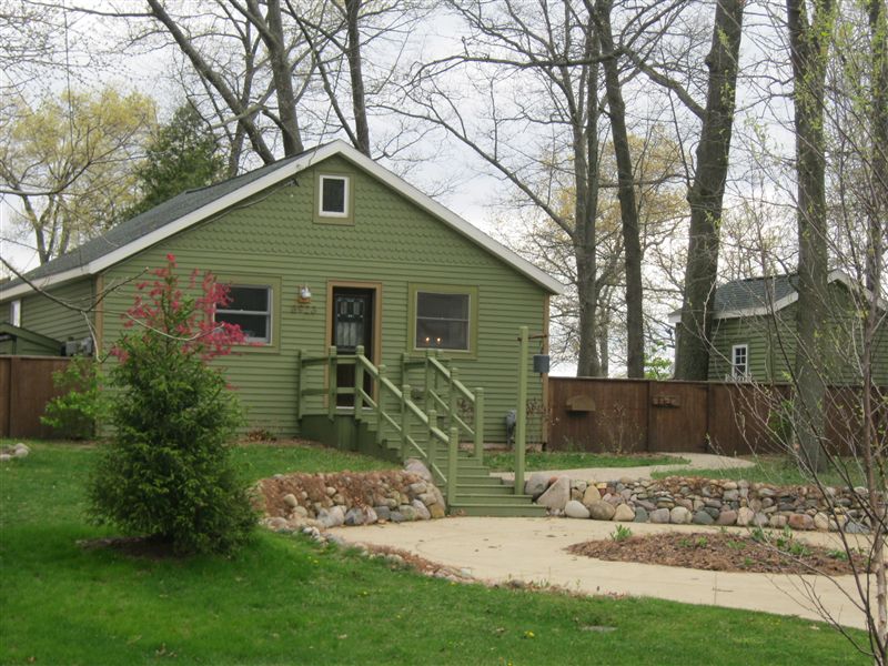 Primary Photo - 8923 E Gull Lake Dr