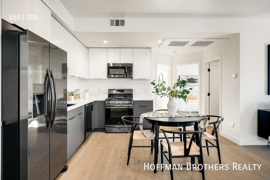 Foto principal - 6084 1/2 W 18th St-