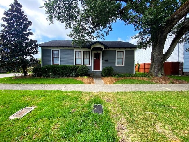 Foto del edificio - Adorable 2 bedroom house for rent in Downtown LC