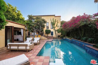 Building Photo - 2223 Cloverfield Blvd