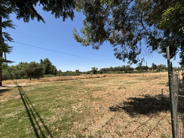 Building Photo - Wonderful 4-bedroom home in the country ne...