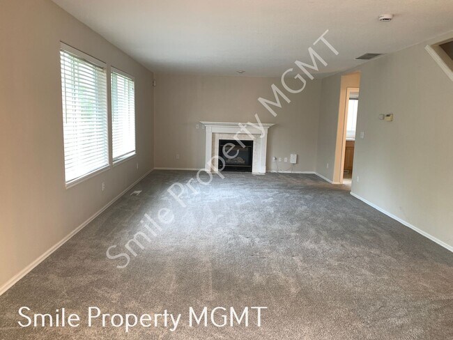 Foto del edificio - A beautiful 2-story single house in Clackamas.