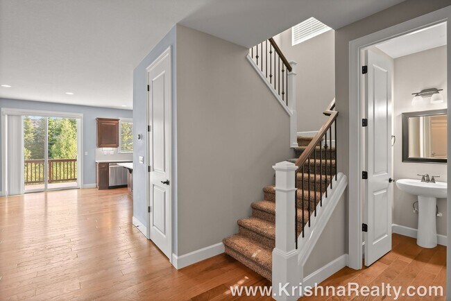 Foto del edificio - Beautiful 6 BD 3.5 BA Home in The Heights ...