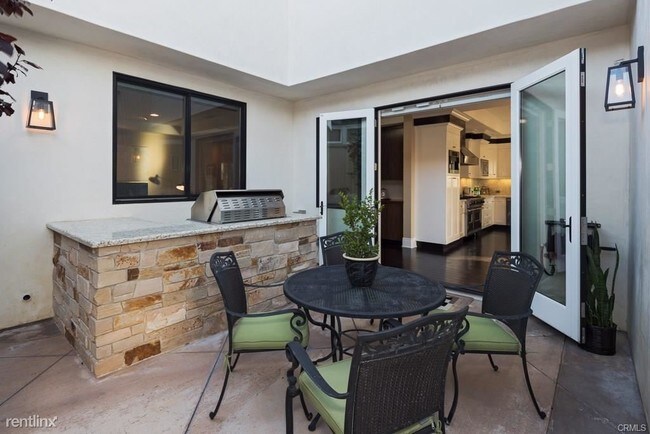 Building Photo - 4 br, 3 bath House - 718 Narcissus Ave # 1