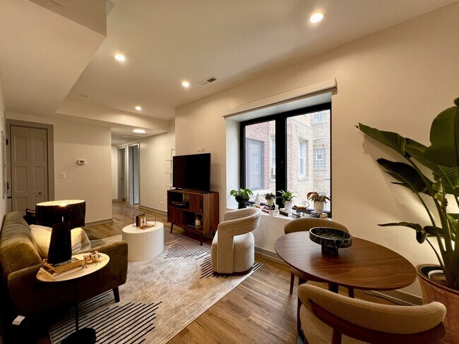 Foto del edificio - 1337 W Estes Ave