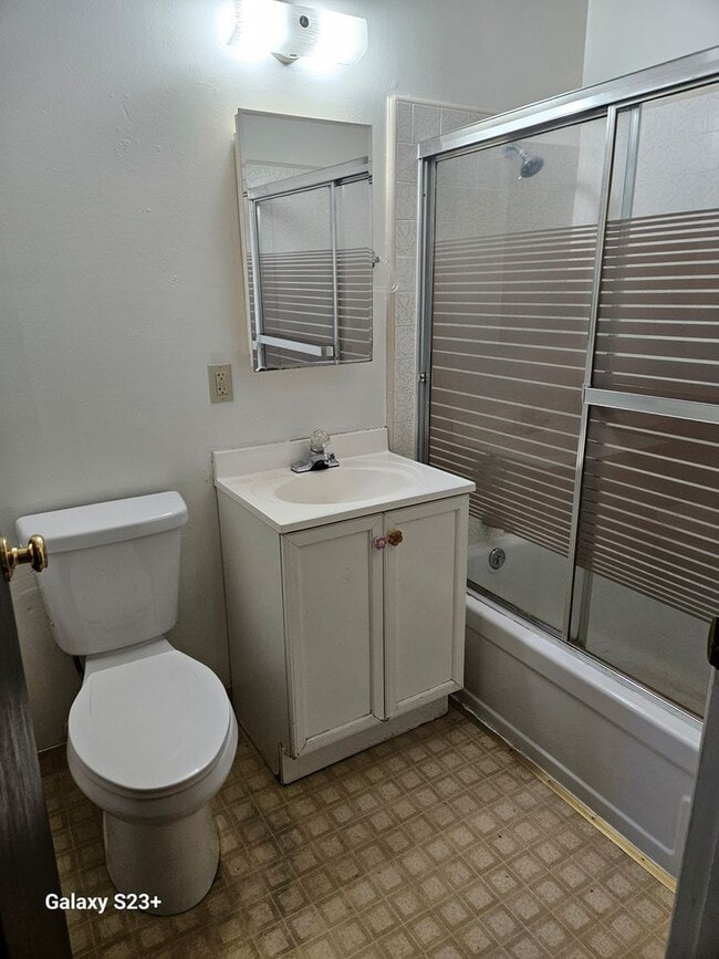 Building Photo - Northeast Home On Quiet Cul De Sac