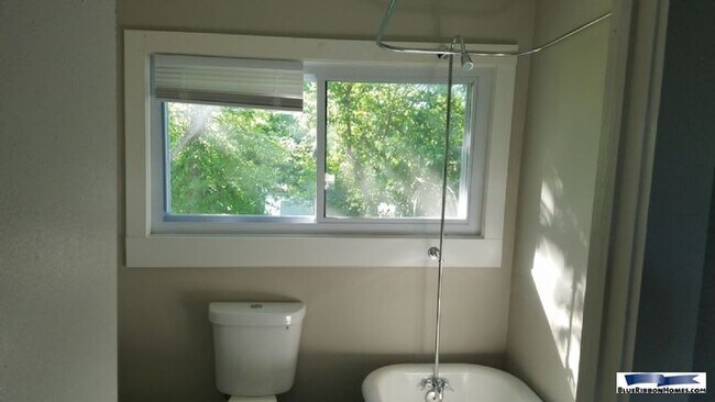 Foto del edificio - 2543 E 5th Ave