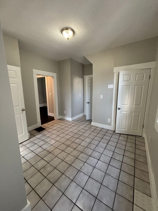 Building Photo - 4 Bedroom in Southern Orchards