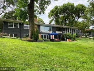 Building Photo - 1952 Oak Knoll Dr