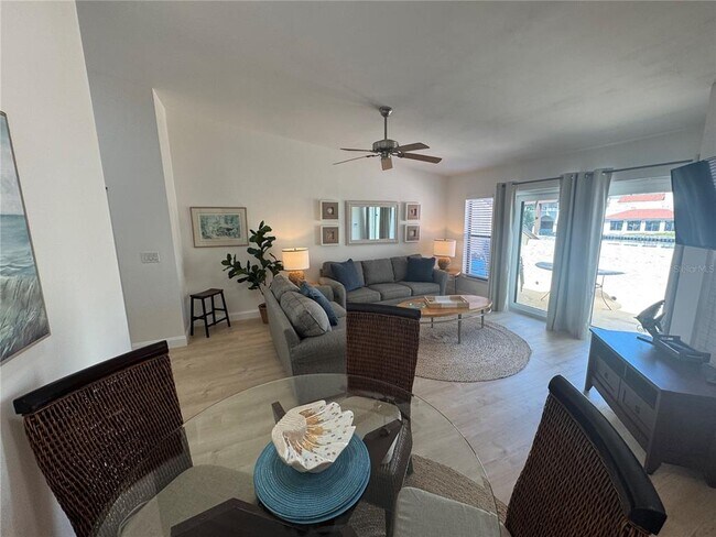 Building Photo - 2571 Cyprus Dr