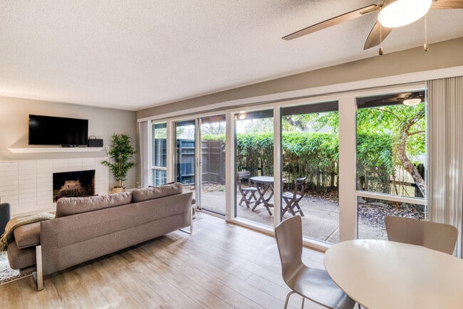 Foto del edificio - 801 Middlefield Rd