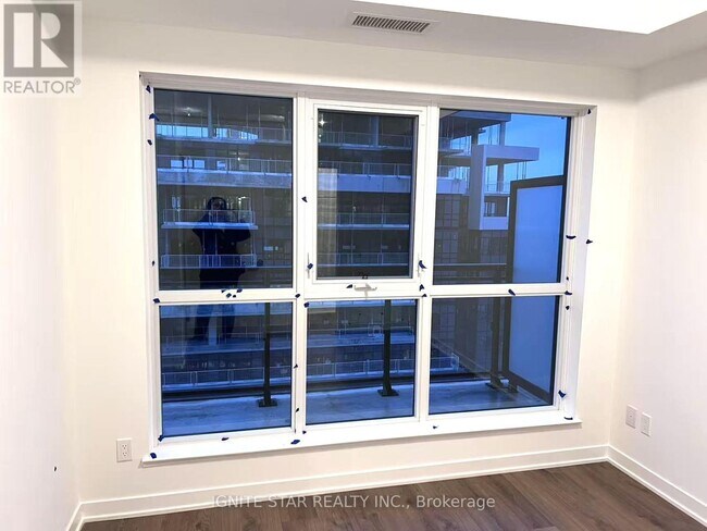 Photo du bâtiment - 405 Dundas St W