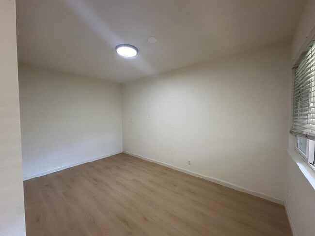 Building Photo - 22556 Silver Oak Way