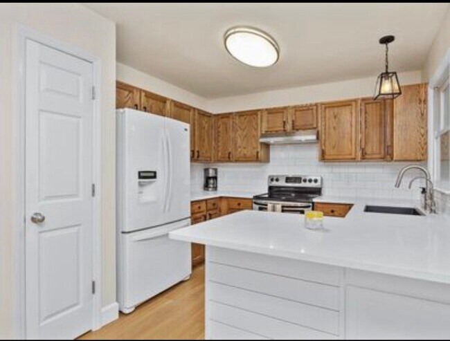 Building Photo - 2112 Leadenhall Way