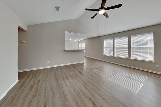Building Photo - 10 Windswept Oaks Pl