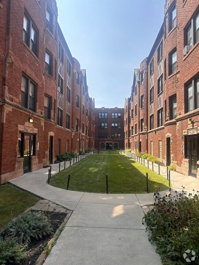 Building Photo - 5240 S Drexel Ave
