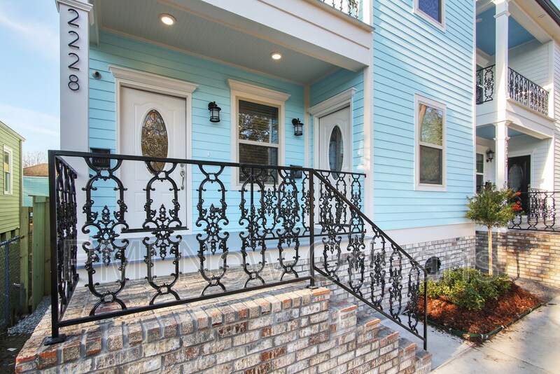 Primary Photo - 2230 Bienville St