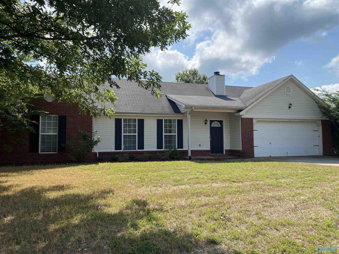 Primary Photo - 111 Castleridge Dr