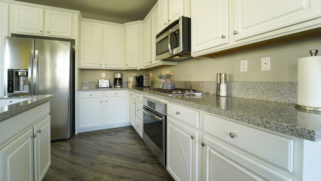 Building Photo - 40875 Belleray Ave
