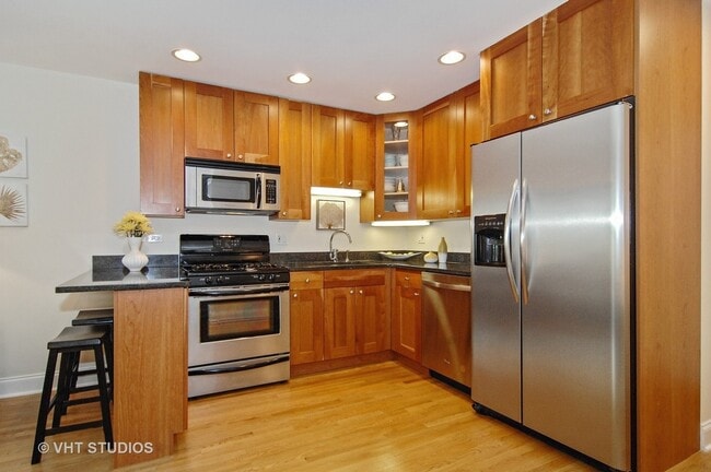 Building Photo - 2036 N Larrabee St
