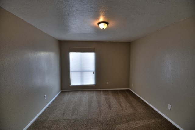 Building Photo - Very cute 2 bed 2 bath!!