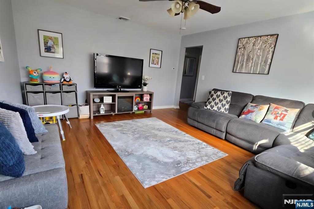 Primary Photo - 18 English Ave