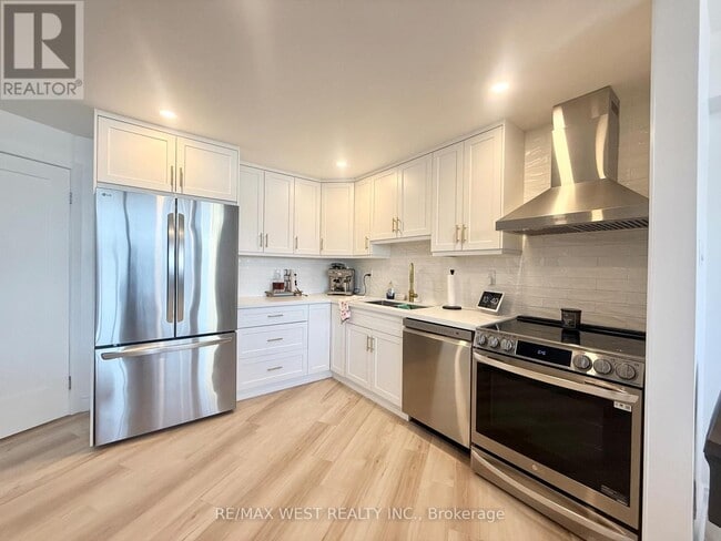 Photo du bâtiment - 451 The West Mall