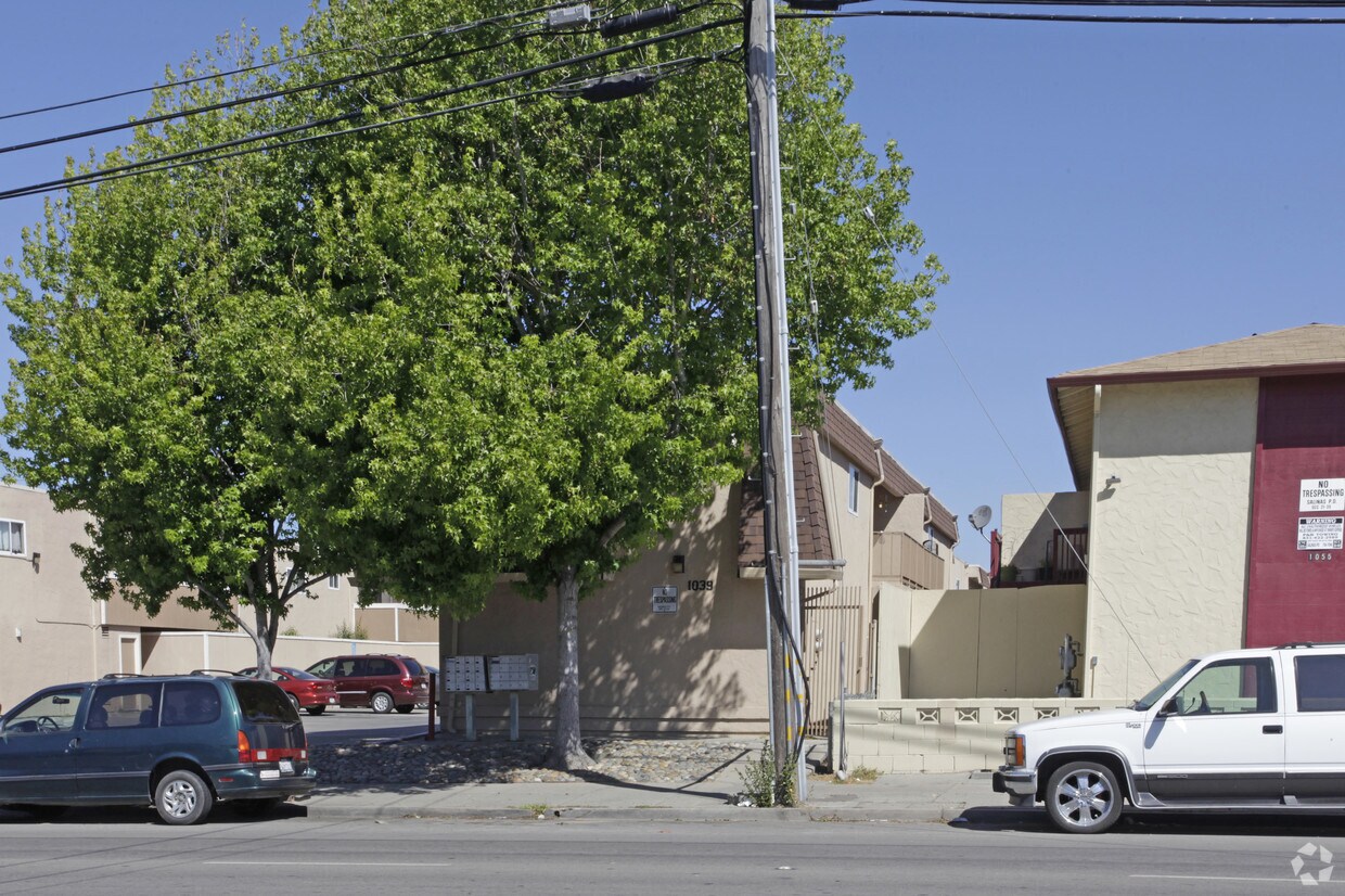 Building Photo - 1039 N Sanborn Rd