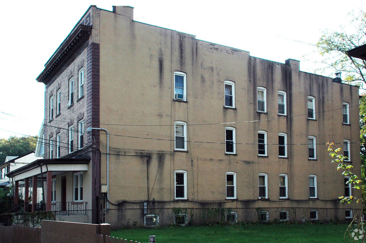 Building Photo - 1150 Mary St