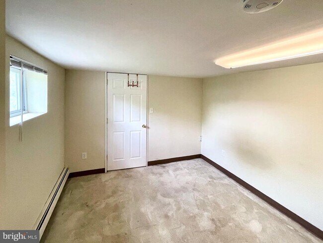 Foto del edificio - 4509 Queensbury Rd