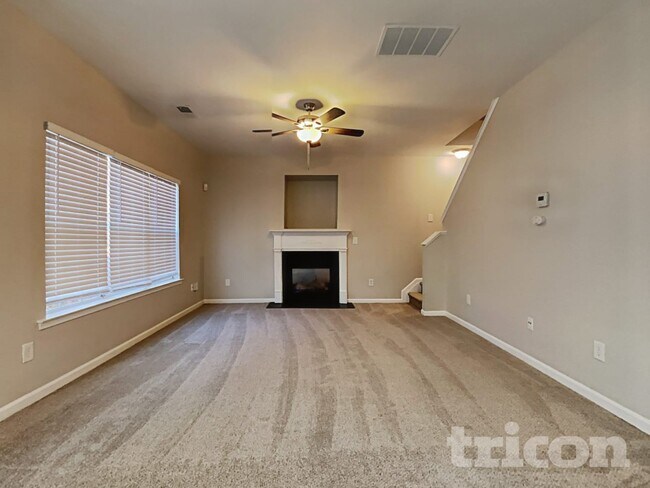 Foto del edificio - 7929 Village Pass