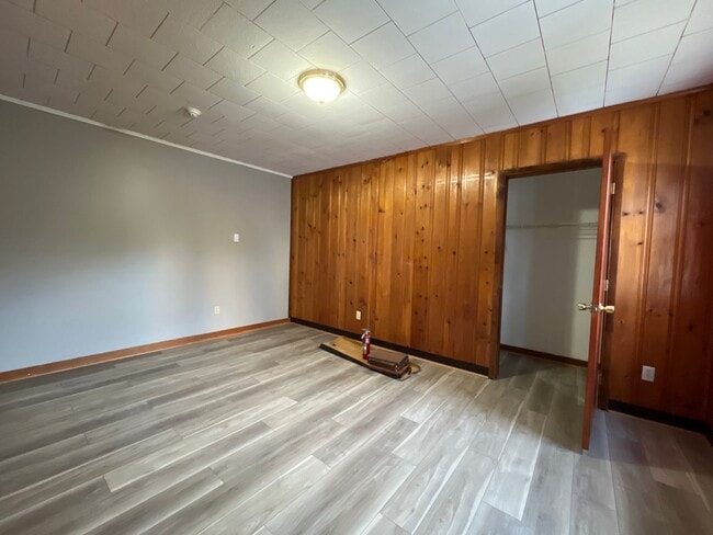 Building Photo - 1222 Main St