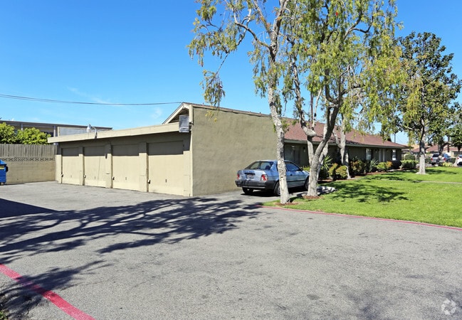 Building Photo - Kamia Village Garden Apartments