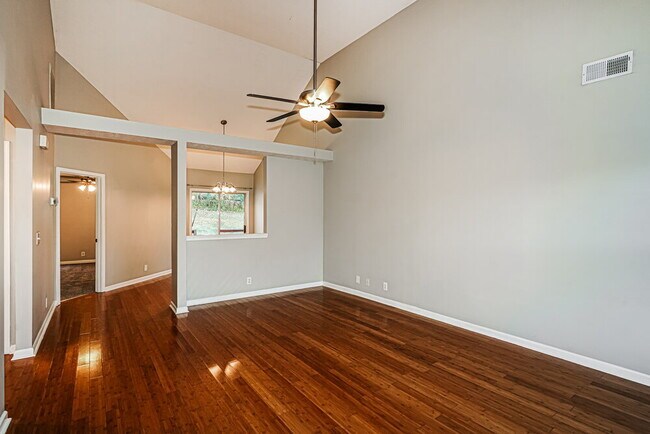 Foto del edificio - 1061 Cedar Creek Village Rd