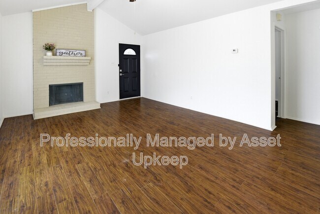 Foto del edificio - 3324 Green Ridge St