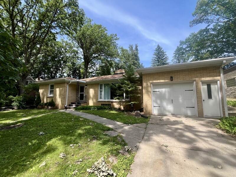 Primary Photo - 223 Oak Hill Dr