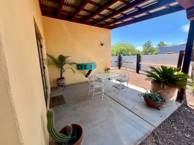 Building Photo - 1519 S Tucson Blvd