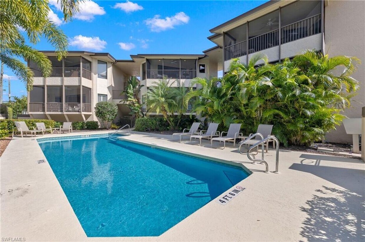 Primary Photo - 2 bedroom/2 Bath Condo in Olde naples
