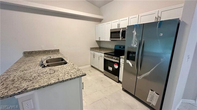 Foto del edificio - 219 Cape Coral Pkwy W