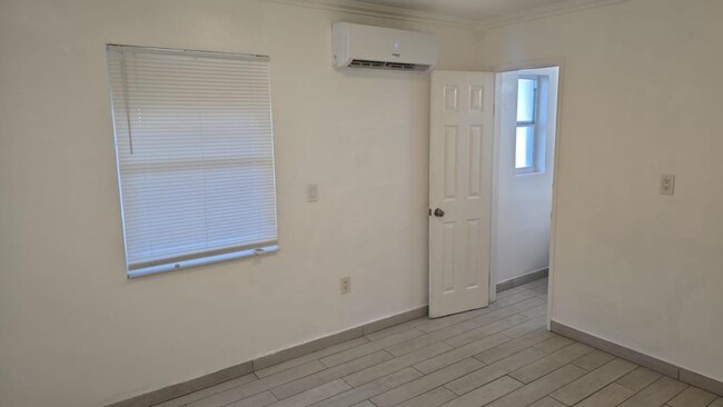 Building Photo - 120 E 27th St
