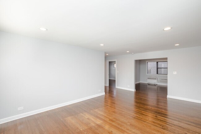 Building Photo - 6807 N Ridge Blvd