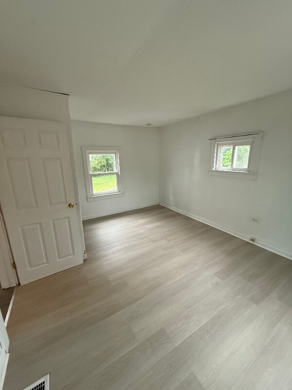 Building Photo - 10214 Avon Ave