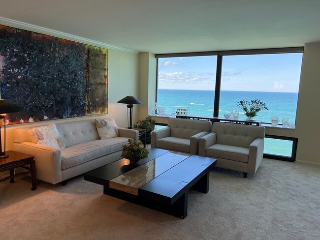 Living Room - 1500 Sheridan Rd