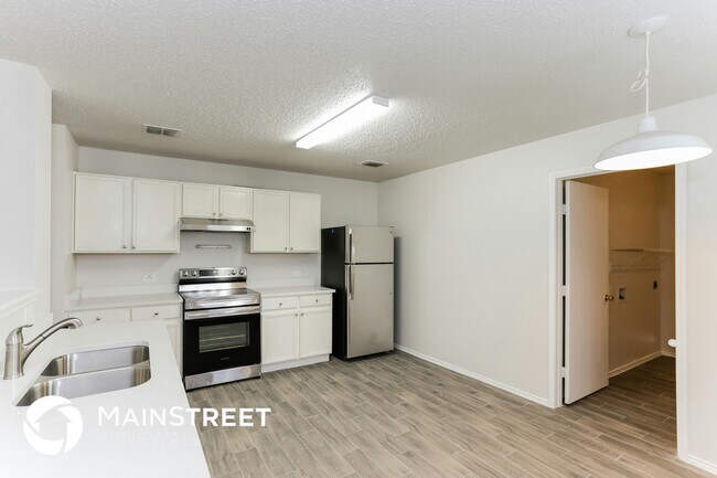 Foto del edificio - 6816 Meadow Way Ln