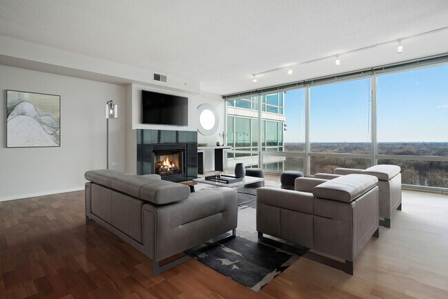 Building Photo - 9725 Woods Dr