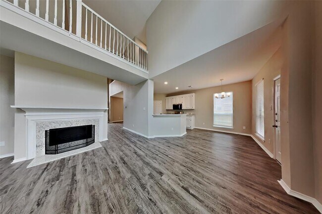 Foto del edificio - 2727 Lakecrest Way Dr