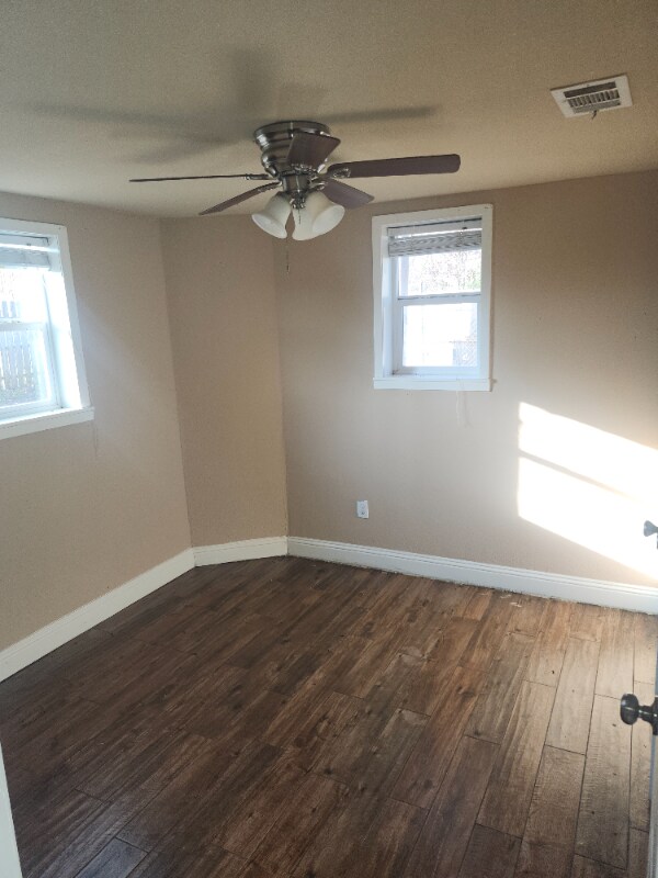 Foto del edificio - 1017 E Wells Ave