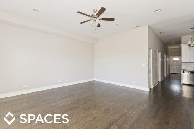 Foto del edificio - 3 bedroom in Chicago IL 60657