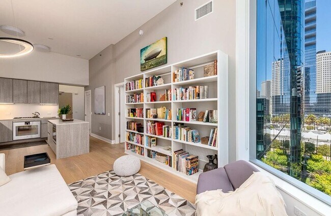 Building Photo - Fantastic Penthouse w/ Balcony and one car valet - 1BR/1 Office/1.5BA - Lumina / SOMA